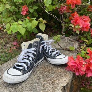 Converse Classic Chuck Taylor All-Stars high top sneakers sz 6